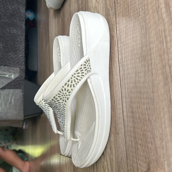 Crocs Monterey Diamanté white flip flop. Size 9 - Picture 3 of 4